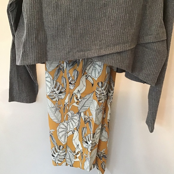 Must have Heather Gray ribbed cross back crop top! - Picture 6 of 7